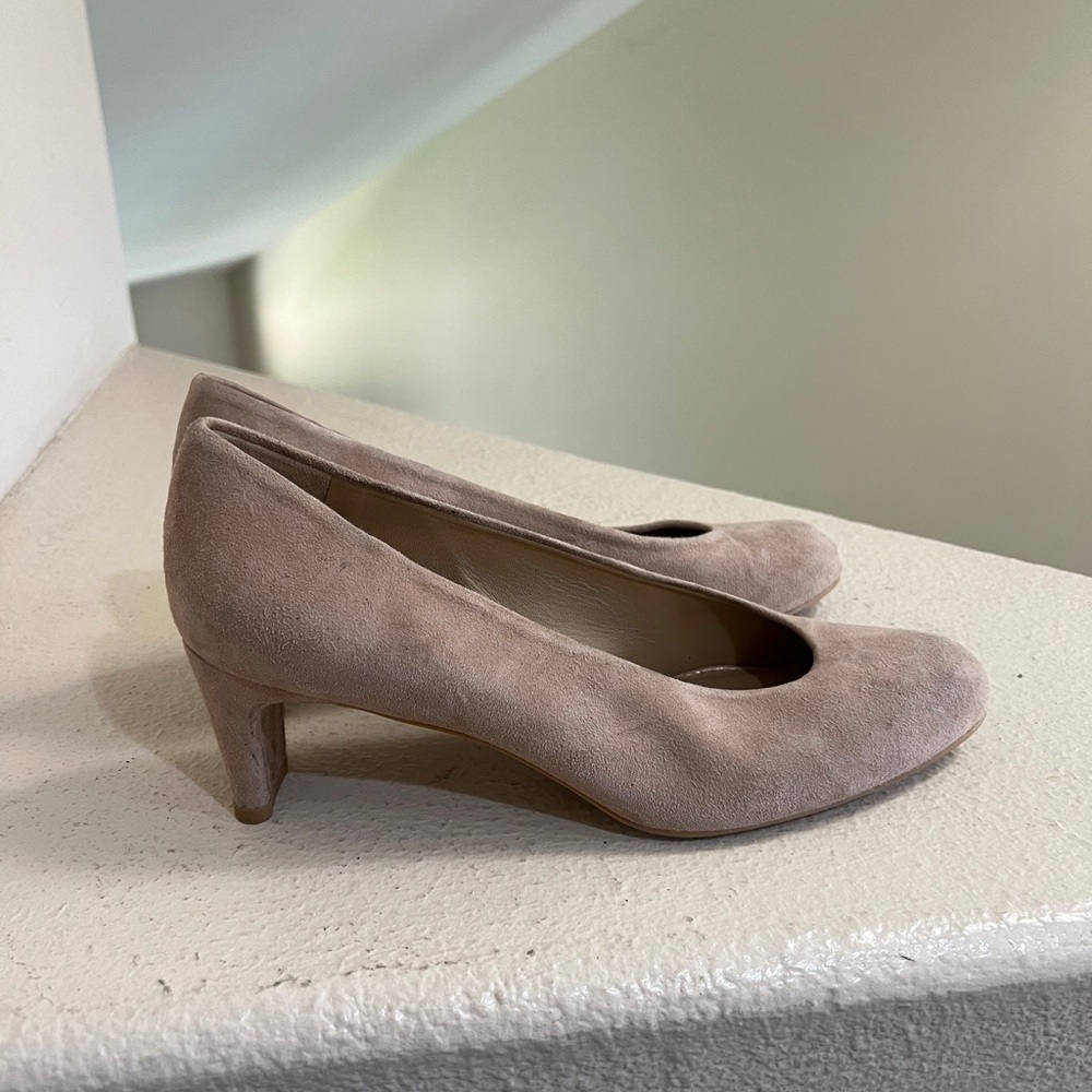 Stuart Weitzman Tan suede block heels Shoes Sandals Size 9.5‎